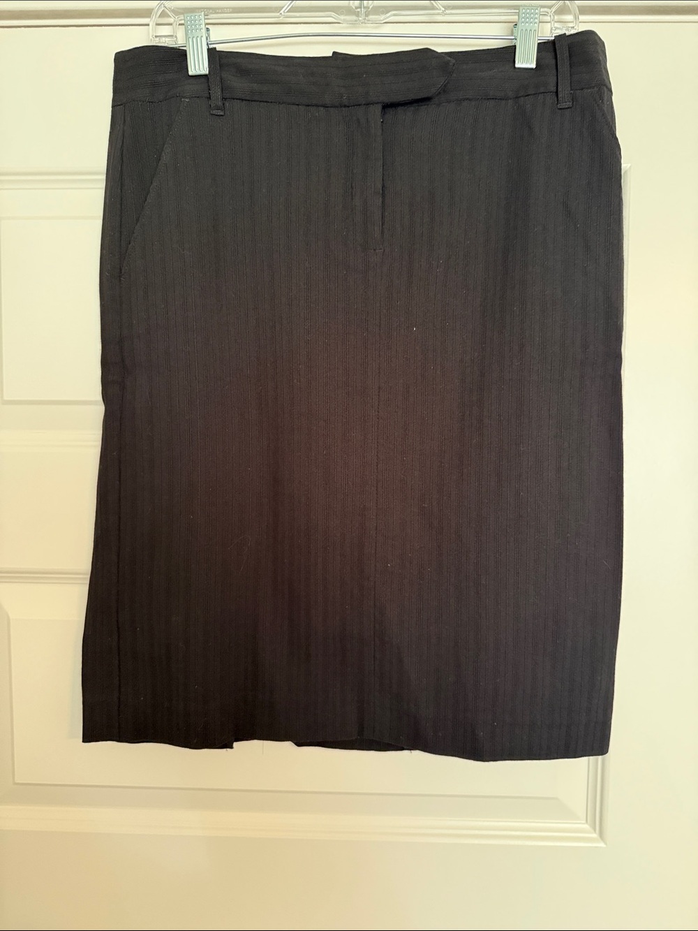 Max Studio Speciality Products| Black textured pencil skirt with pockets.